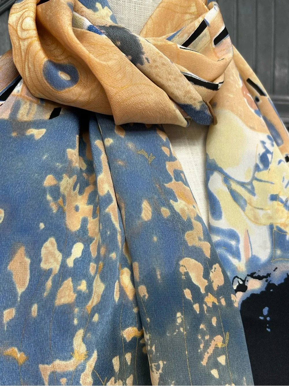 Gustav Klimt The Kiss Art Print 100% Silk Oblong Scarf Blue Gold 62x16